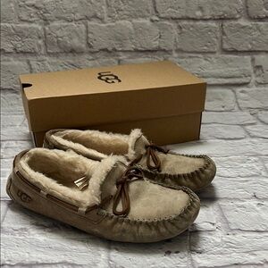 UGG Dakota Beige Shearling Moccasins woman’s